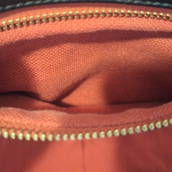 SPARTINA 429/DAFUSKI ISLAND CROSSBODY HANDBAG. BLACK/WHITE/RED - Picture 5 of 13